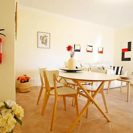 Apartment Oliveira *